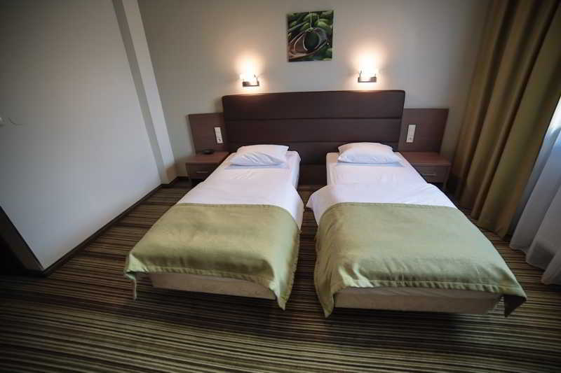 טארנאו Hotel Pod Debem מראה חיצוני תמונה