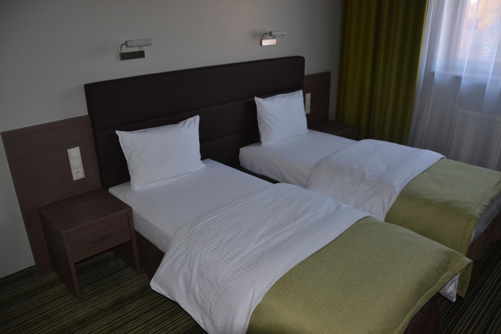 טארנאו Hotel Pod Debem מראה חיצוני תמונה