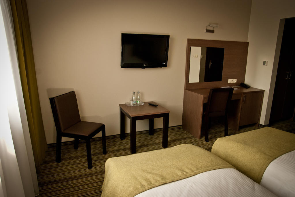 טארנאו Hotel Pod Debem מראה חיצוני תמונה