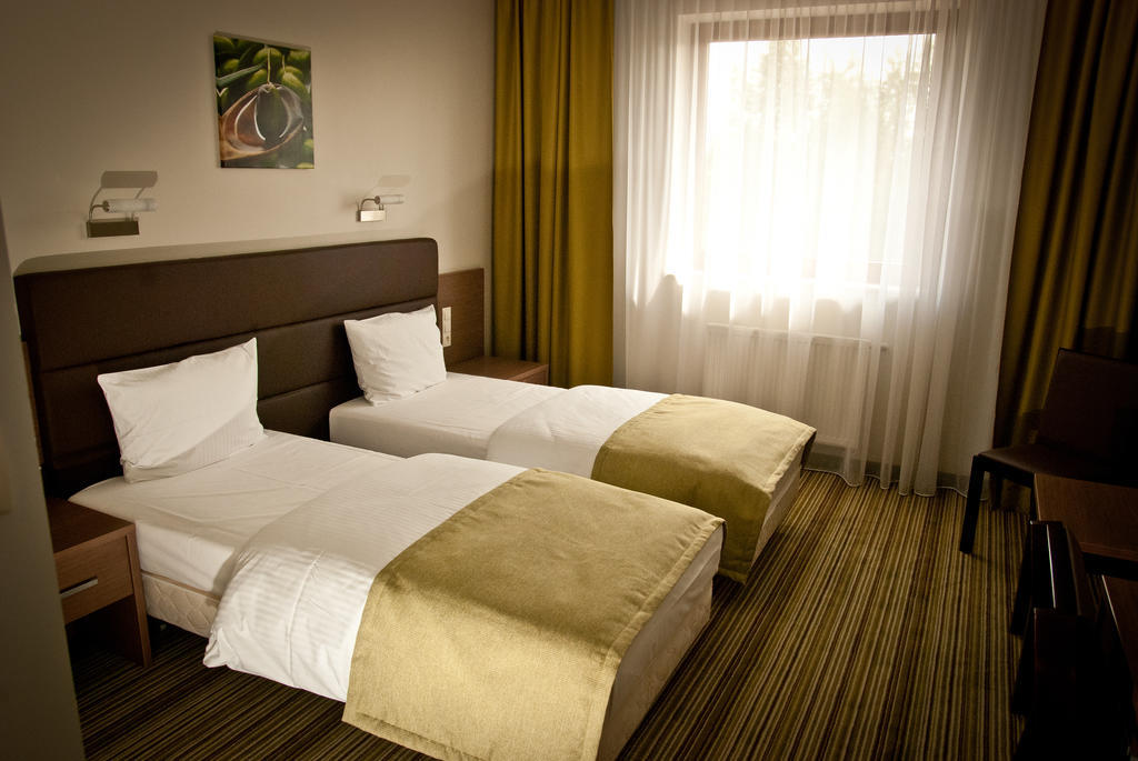 טארנאו Hotel Pod Debem מראה חיצוני תמונה
